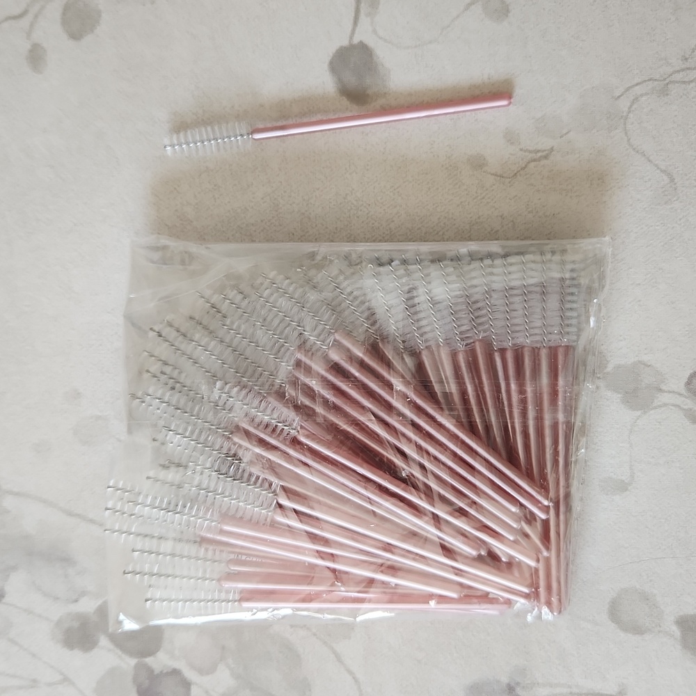 Eyelash brushes (approx. 90)